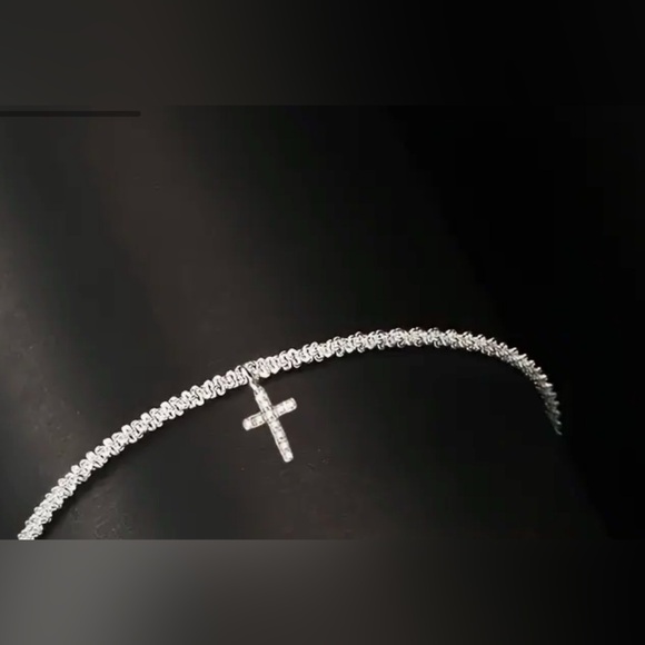 Sterling Silver  Women's  Bracelet with Shiny Cross Pendant NWT - Picture 1 of 4